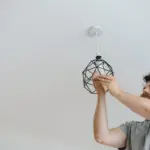 Sådan Installerer Du En Lampe Korrekt Og Sikkert